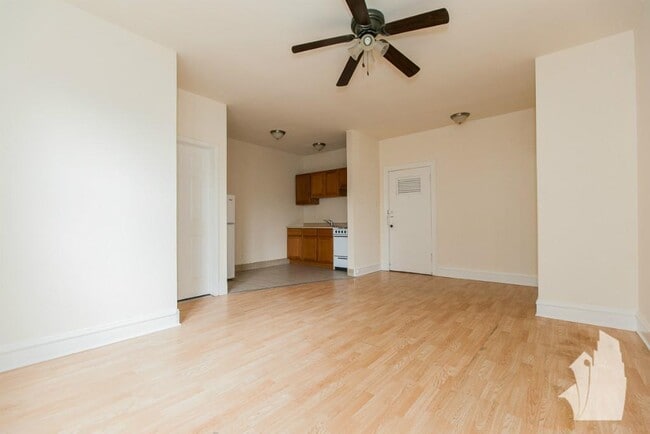 4852 N Damen Ave, Unit 203 in Chicago, IL - Foto de edificio - Building Photo