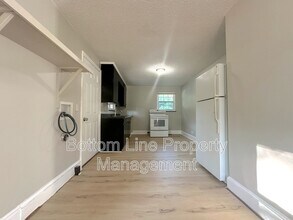 725 Tom Sadler Rd in Charlotte, NC - Building Photo - Building Photo