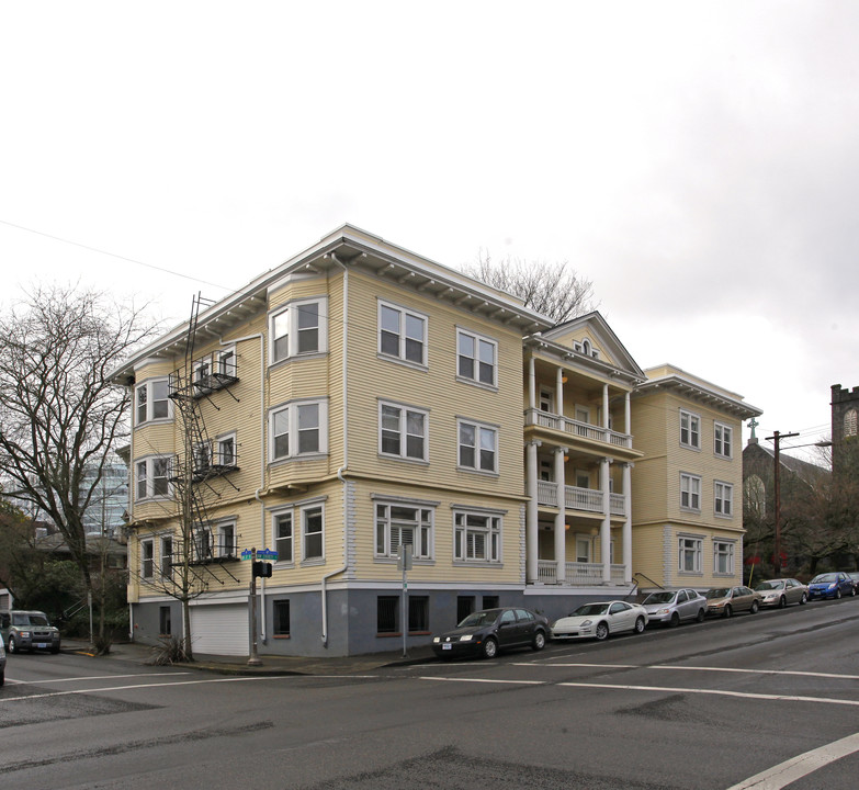 1810 NW Everett St in Portland, OR - Building Photo