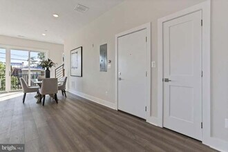 1255 Penn St NE, Unit 2 in Washington, DC - Foto de edificio - Building Photo