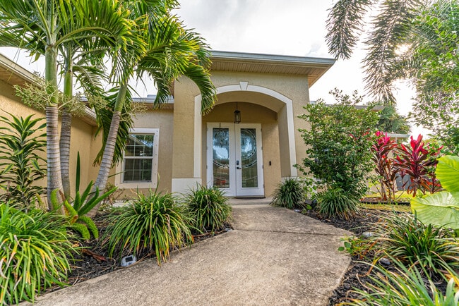 3651 SW Dellamano St in Port St. Lucie, FL - Building Photo - Building Photo