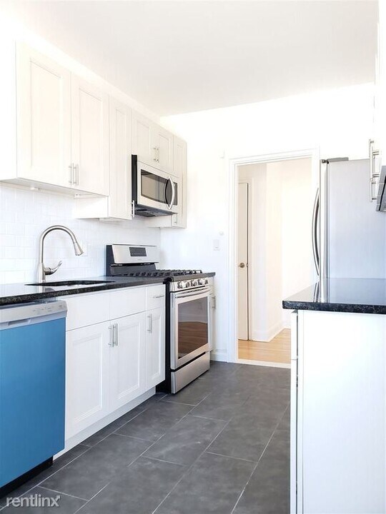204 North St in Jersey City, NJ - Building Photo