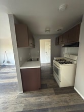 14835 Euclid Ave, Unit 304 in East Cleveland, OH - Building Photo - Building Photo