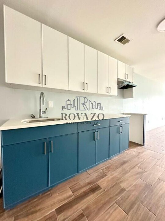 9 Wolcott Terrace in Newark, NJ - Building Photo