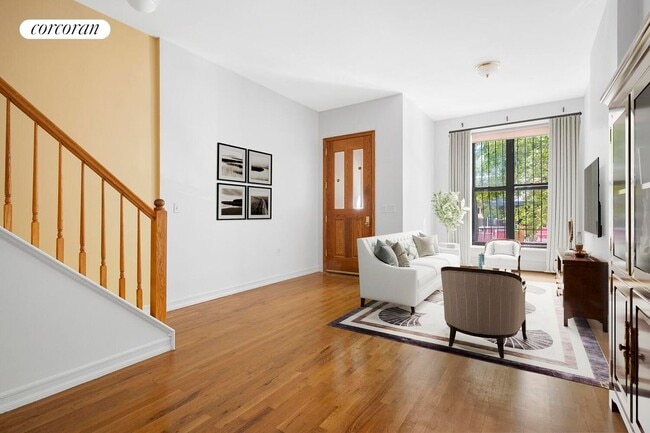 489 Manhattan Ave in New York, NY - Building Photo - Building Photo