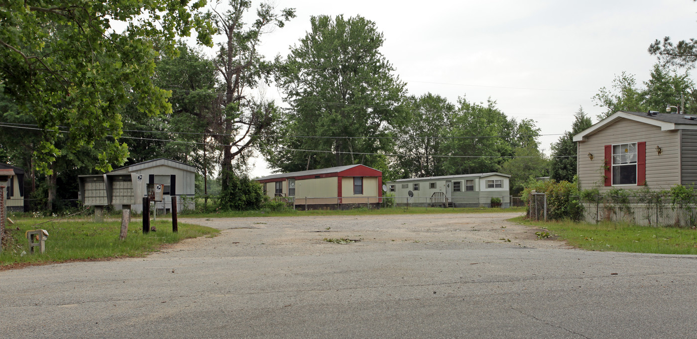 Plains Mobile Home Park in Sumter, SC - Building Photo