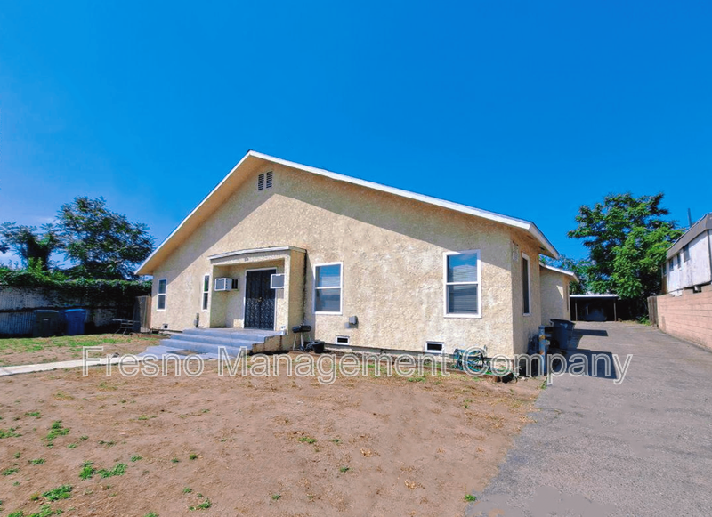 1520 S Orange Ave in Fresno, CA - Building Photo