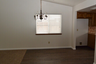 1509 S Noyes St in Visalia, CA - Building Photo - Building Photo