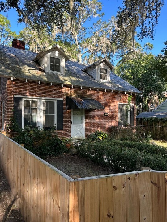 200 NE 11th St in Gainesville, FL - Building Photo