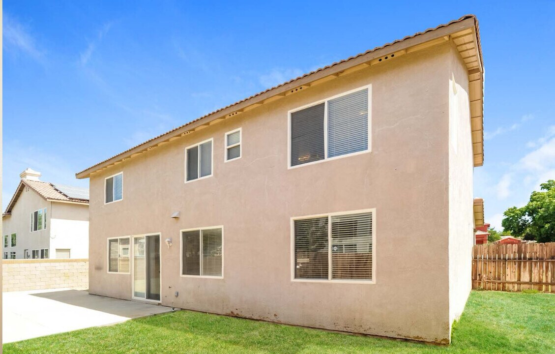 42516 Coronet Ct in Lancaster, CA - Building Photo