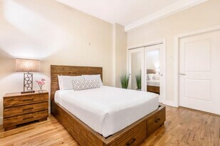 201 Magazine St in New Orleans, LA - Building Photo