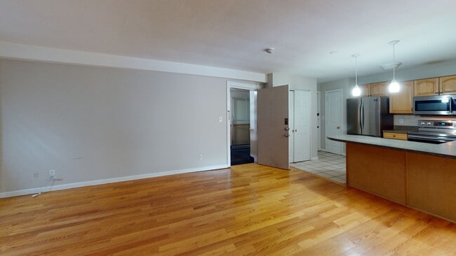 18 Glencoe St, Unit 1 in Boston, MA - Building Photo - Building Photo