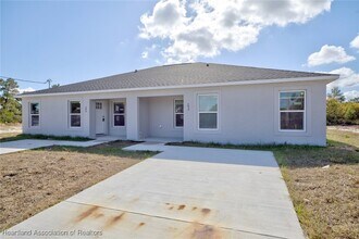 293 Lincoln Rd NE in Lake Placid, FL - Building Photo - Building Photo