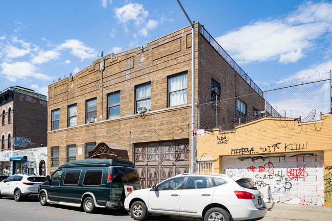 19 Thames St in Brooklyn, NY - Building Photo - Building Photo