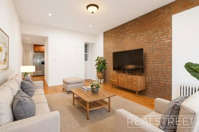Spacious 2 BR in Heart of Park Slope