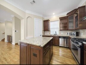 2736 Cortlandt St in Houston, TX - Building Photo - Building Photo