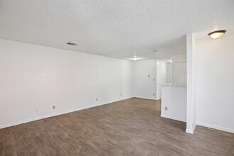 8804 Cainwood Ln in Austin, TX - Building Photo - Building Photo