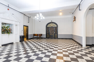 Mayflower Apartments in Louisville, KY - Building Photo - Interior Photo