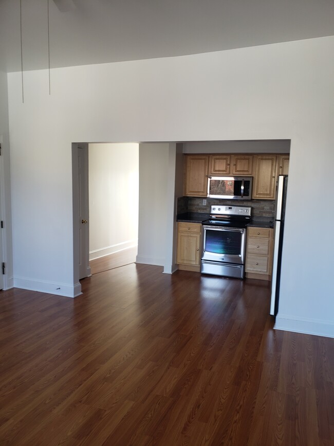 53 Ten Broeck St, Unit Apt 3