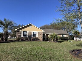 111 Rainbow Ave in Warner Robins, GA - Building Photo