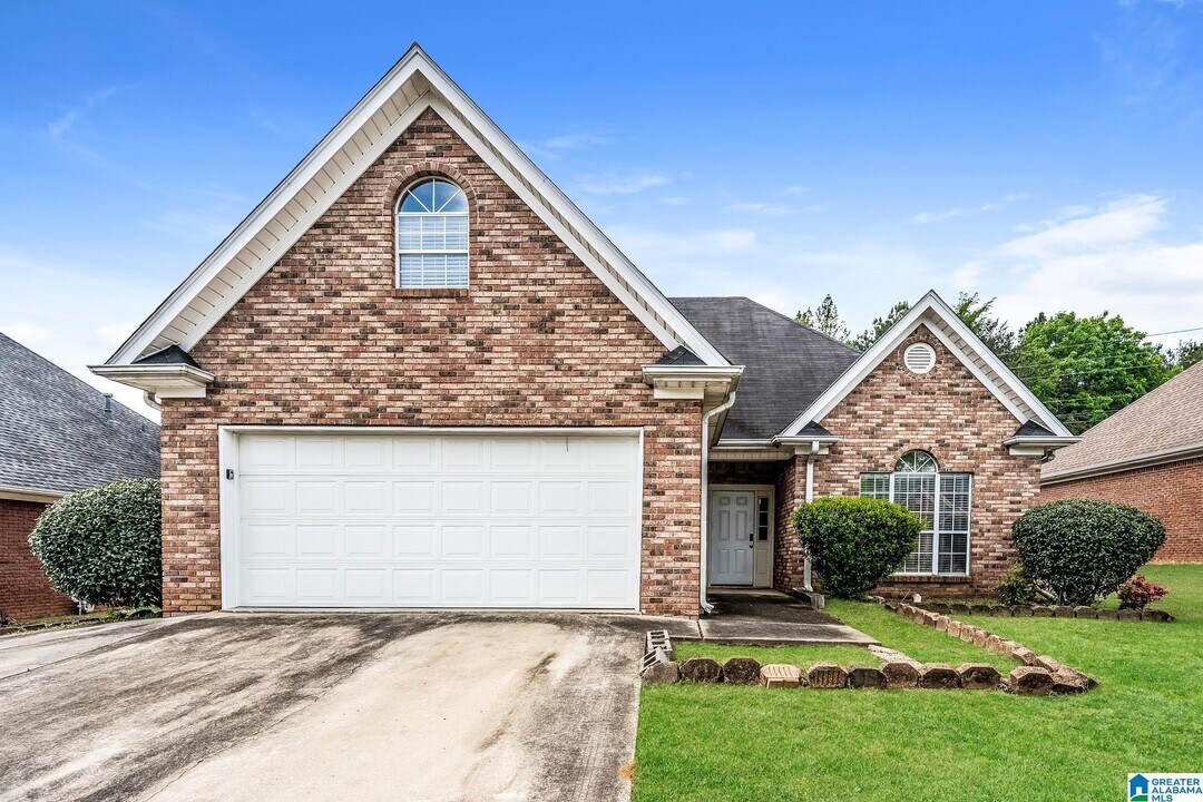 209 Ashford Dr in Gardendale, AL - Building Photo