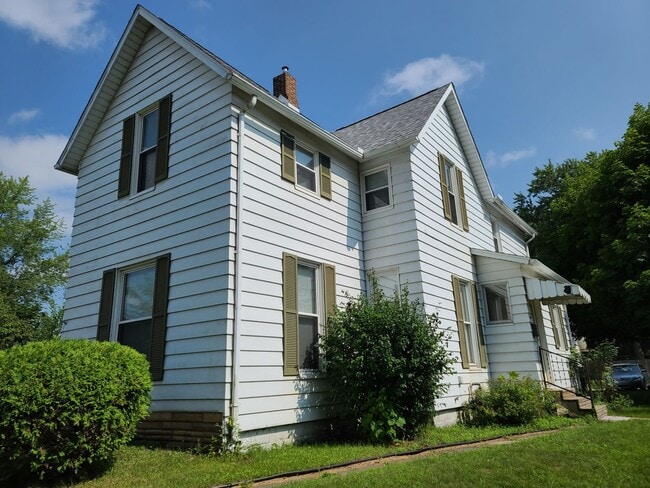 property at 1217 1/2 E Jackson Blvd