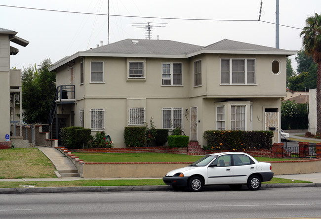 6274 S La Brea Ave in Los Angeles, CA - Building Photo - Building Photo