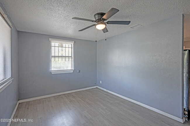 4114 Moncrief Rd in Jacksonville, FL - Building Photo - Building Photo