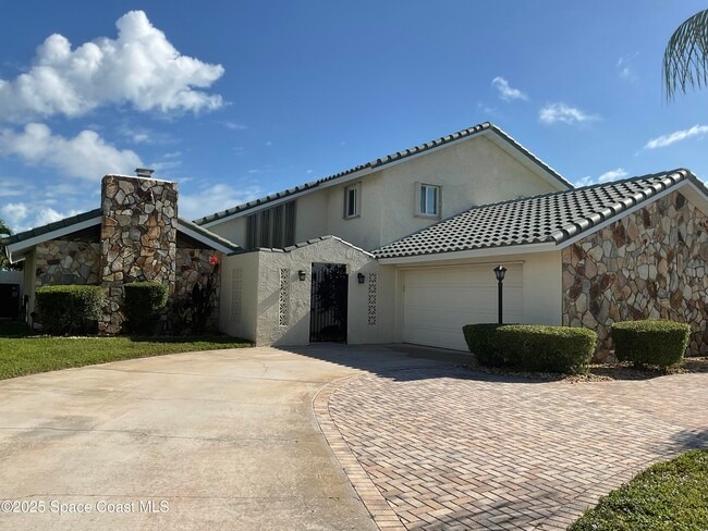 215 Andros Ave in Cocoa Beach, FL - Building Photo - Building Photo