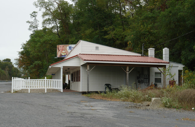 1458 Woodward Ave in Lock Haven, PA - Building Photo - Building Photo