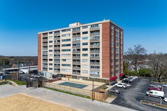 Continental Towers in Lexington, KY - Foto de edificio - Building Photo