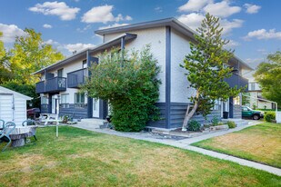 2804 17 Av SW in Calgary, AB - Building Photo