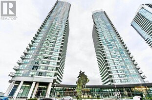 117 McMahon Dr in Toronto, ON - Building Photo