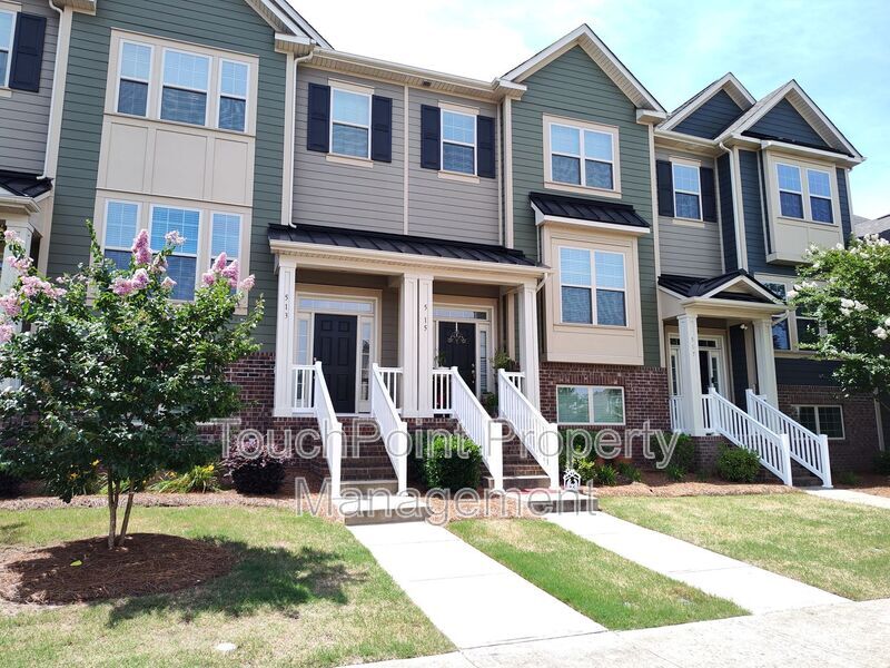 513 Dulaney Dr in Tega Cay, SC - Building Photo