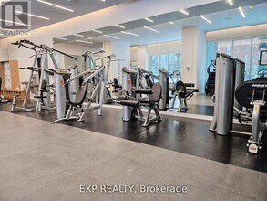 101 Erskine Ave in Toronto, ON - Building Photo - Building Photo