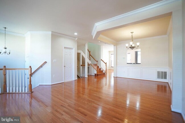 5685 Faircloth Ct in Centreville, VA - Foto de edificio - Building Photo