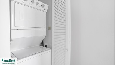 698 NE 1st Ave, Unit CMW-1903 in Miami, FL - Building Photo - Building Photo