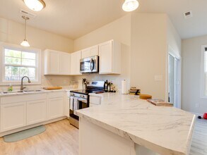 2015 Folkstone Wds Ln in Holly Ridge, NC - Foto de edificio - Building Photo