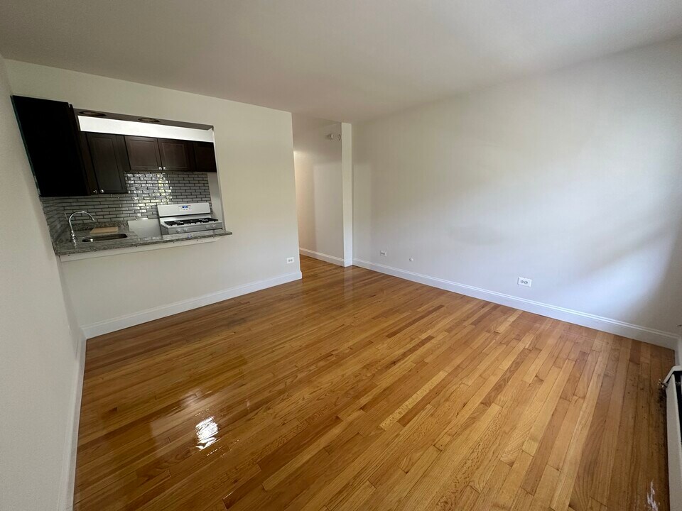 6830 N Sheridan Rd in Chicago, IL - Building Photo