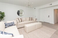 Chateaus at 1020 N Calvert photo'