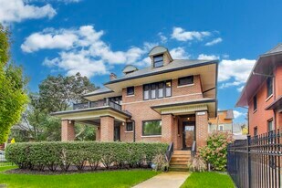 1601 W Touhy Ave in Chicago, IL - Building Photo