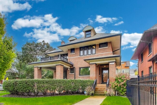 property at 1601 W Touhy Ave