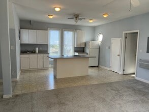 213 Georgia Ave, Unit Beach Duplex 1 BDRM in Carolina Beach, NC - Building Photo - Building Photo