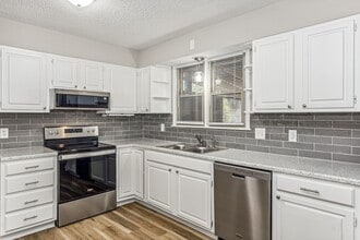 3141 S Knight Cir in Wichita, KS - Building Photo - Building Photo