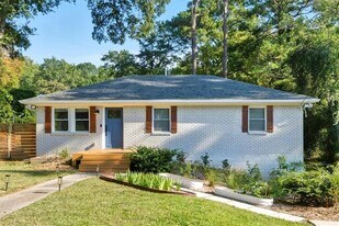 1272 Lynwyn Ln SE in Atlanta, GA - Building Photo