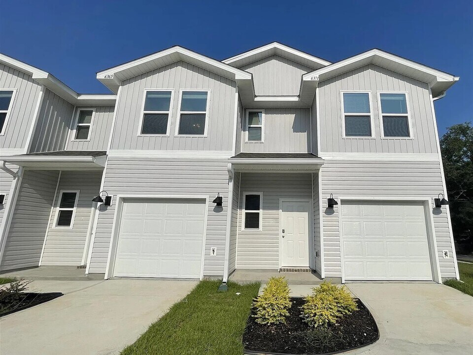 1308 Leeway Dr in Pensacola, FL - Building Photo