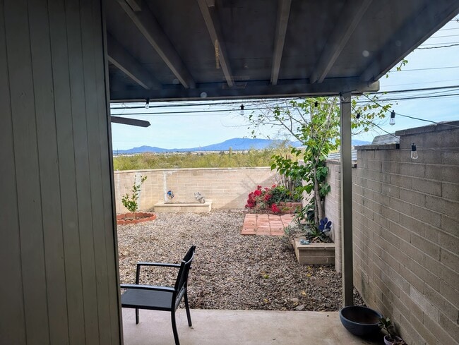 2625 S Lands End Rd in Tucson, AZ - Foto de edificio - Building Photo