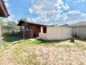 116 Soledad Loop in Laredo, TX - Building Photo - Building Photo