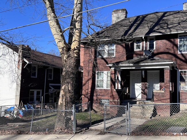 1205 Sarah St, Unit B