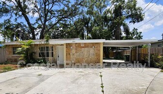 2221 E Annie St in Tampa, FL - Building Photo